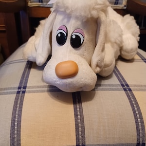 Vintage 1980s pound puppies white dog stuffy.