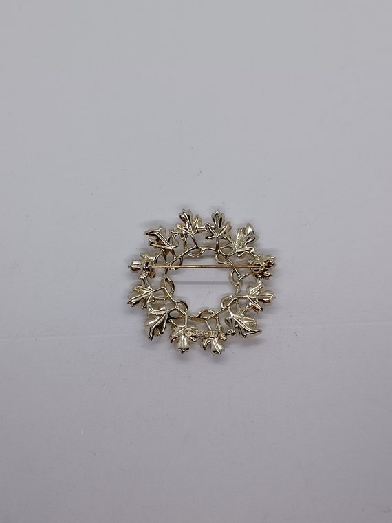 Vintage Sara Coventry leaf wreath brooch - image 2