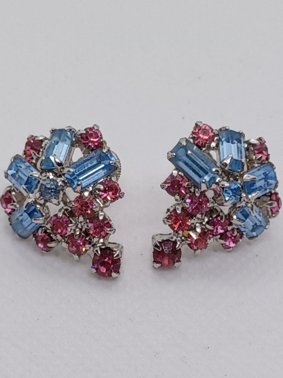 Stunning Victorian pink and blue screw clip in ear