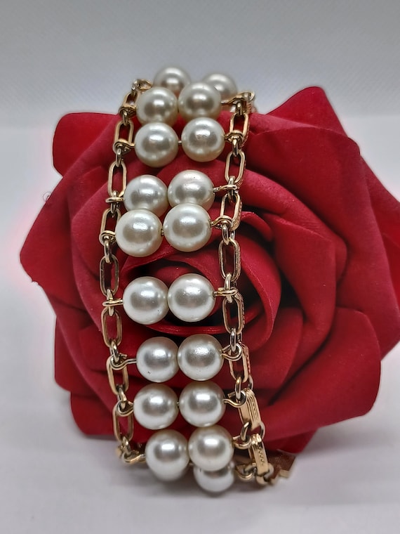 Sara Coventry pearl like chain bracelet