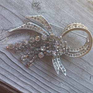 Vintage Glistening rhinestone brooch bridal brooch.