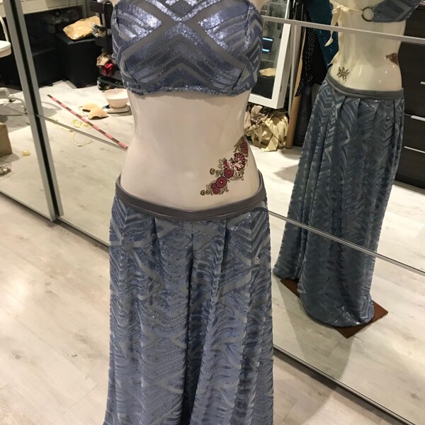 costume bleu clair à paillettes