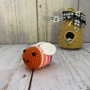 Crochet Bee, Amigurumi Bee, Knit Bee, Pride, Pride Bee, Lesbian Flag, Lesbian Bee, LGBTQ, LGBTQ Flag, LGBTQ Bee, Rainbow Bee, Gay Bee