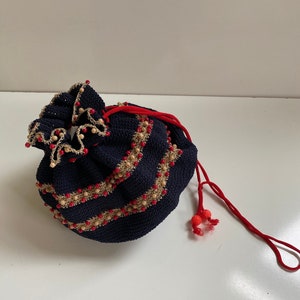 Vintage 1950s ganchillo cordón bolso rojo azul oro con cuentas