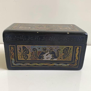 Vintage Mexican Olinala Lacquered Box Hand Painted