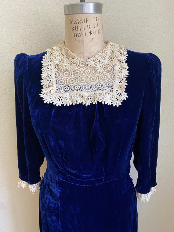 Vintage 1930s 40s Silk Velvet Dress Blue with Lac… - image 2
