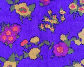 Vintage 1970s Floral Fabric Acrylic Blend