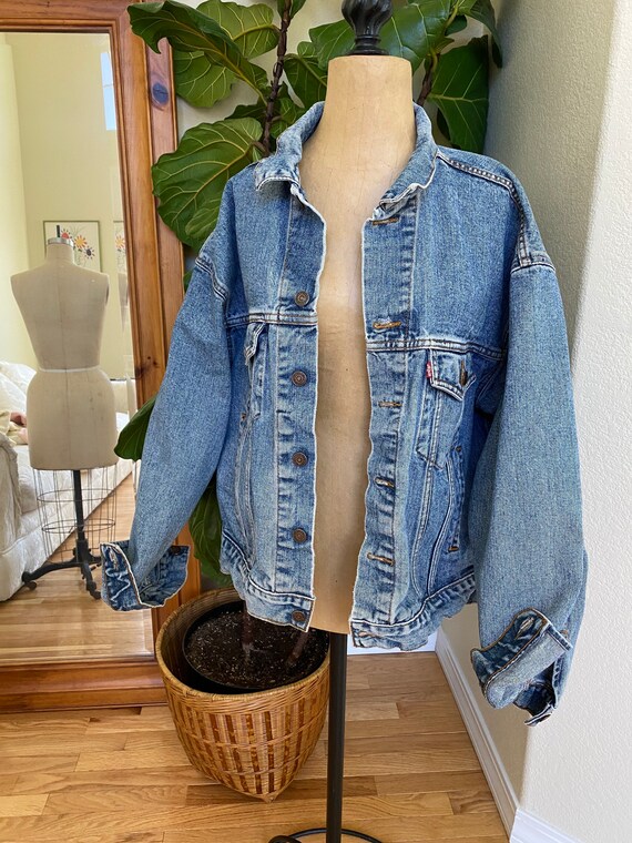 Vintage Levi’s Trucker Jacket Oversized 1990s