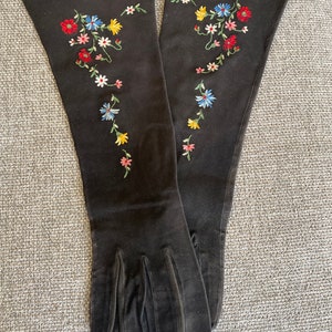 Vintage Black Suede Gloves Point de Beauvais Floral Embroidery Sz 6&3/4