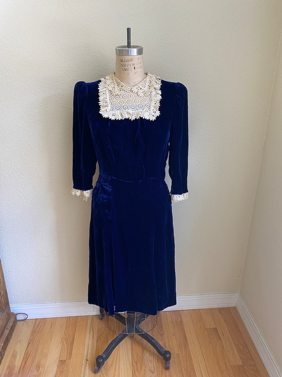 Vintage 1930s 40s Silk Velvet Dress Blue with Lac… - image 1