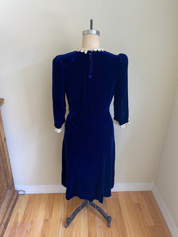 Vintage 1930s 40s Silk Velvet Dress Blue with Lac… - image 4