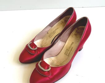 Vintage 1950s Red Satin Pumps Saks Fifth Avenue Fenton Last Rhinestone Ornament 6 A