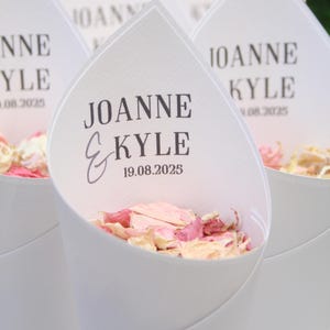 Wedding confetti cones personalised Chic style