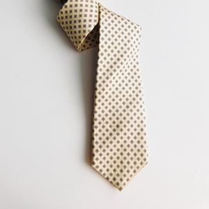 vintage tan silk tie \ red dot diamond design \ subtle elegant necktie