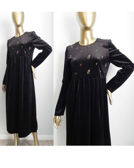 vintage black velvet dress \ embroidered flowers \