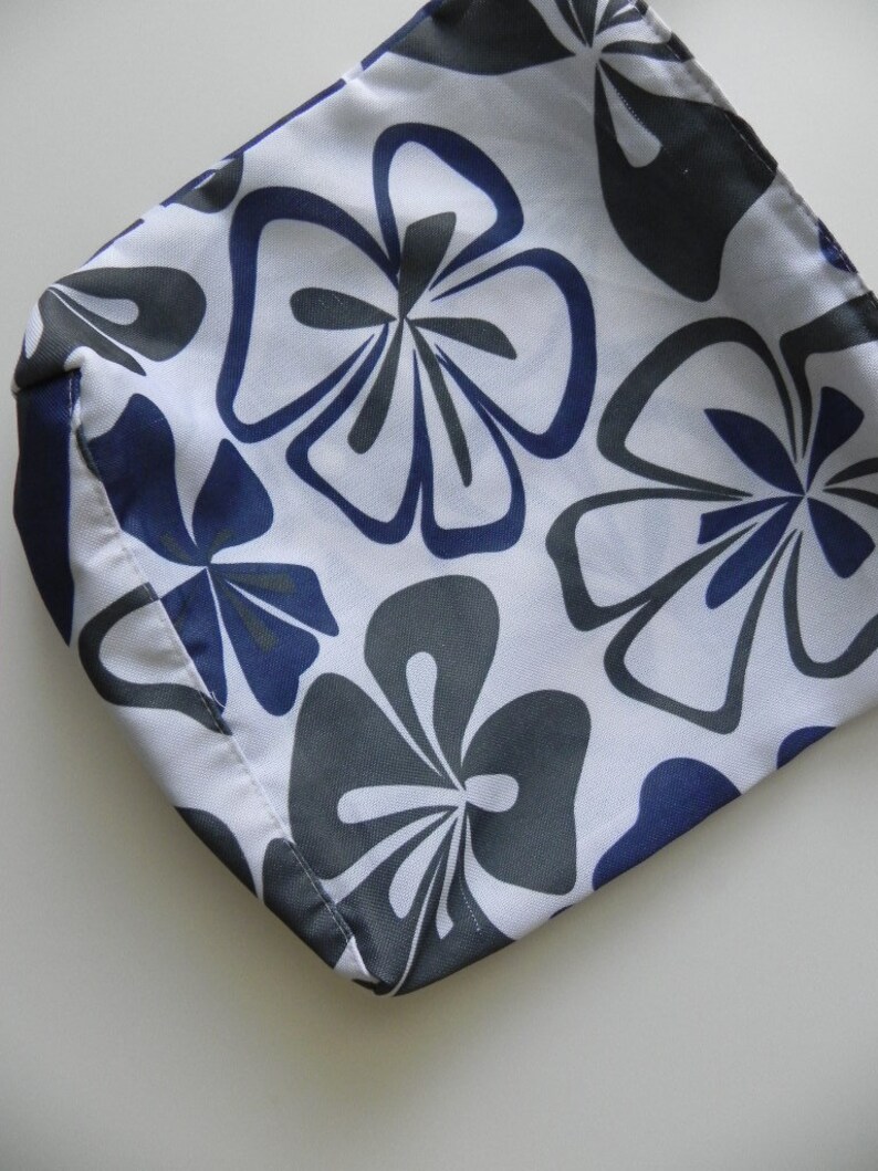 in the bag ~ white /& blue floral beach tote