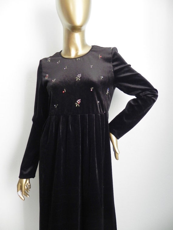 vintage black velvet dress \ embroidered flowers … - image 6