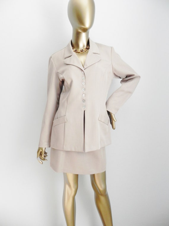 Chanel Vintage Beige Wool Two-Piece Jacket and Skirt Suit