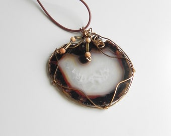vintage brown & white agate pendant \ stone pendant on leather \ wire wrap jewelry