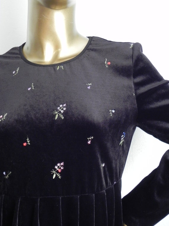 vintage black velvet dress \ embroidered flowers … - image 5