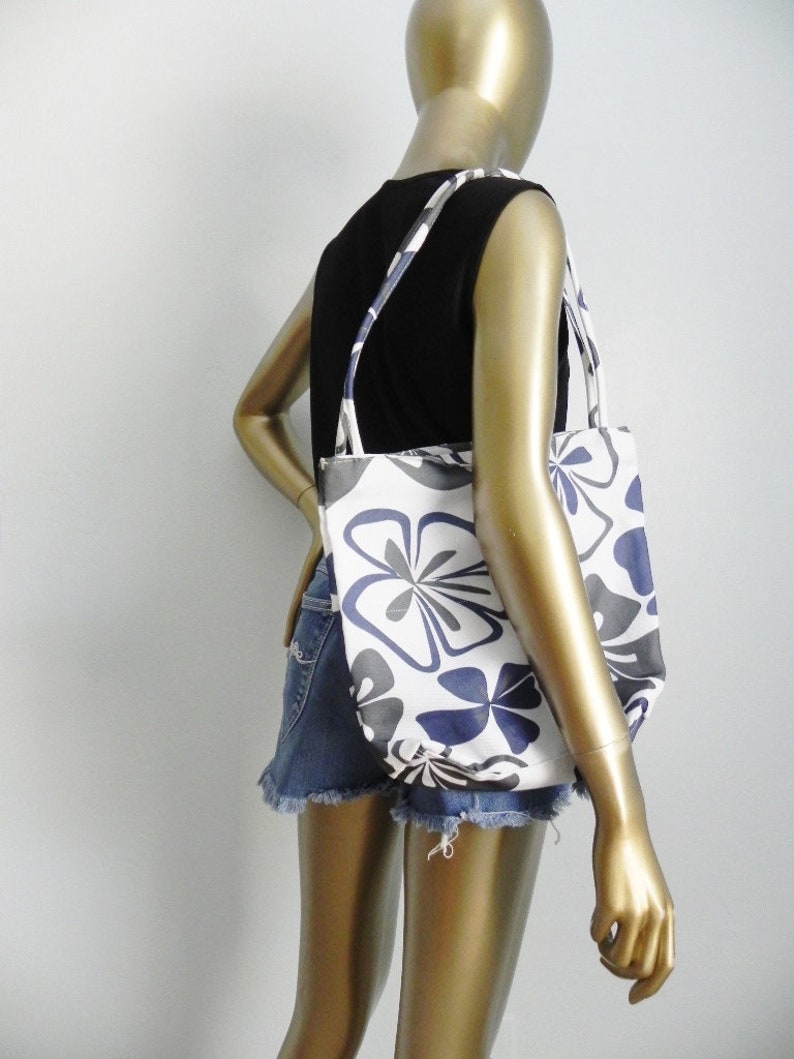in the bag ~ white /& blue floral beach tote