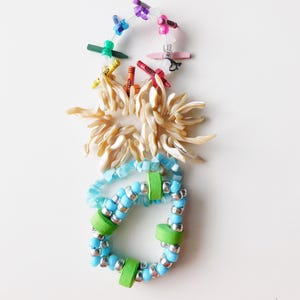assorted stretchy bracelets \ shells candy stones beads \ party bracelets arm kandi crayons glow in the dark pony beads