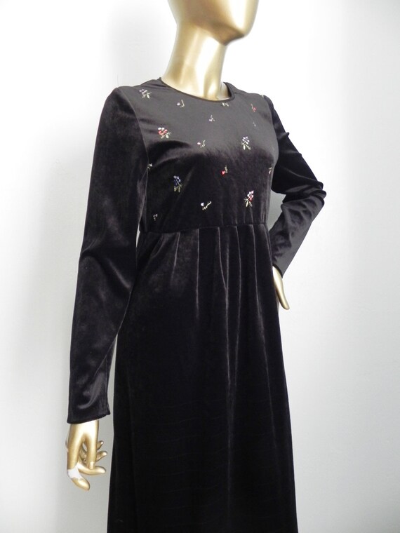 vintage black velvet dress \ embroidered flowers … - image 7