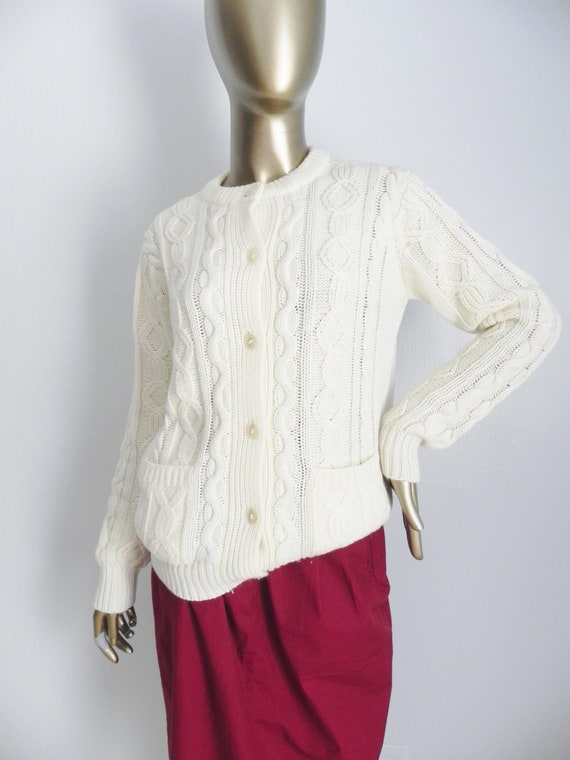 vintage cream knit sweater \ soft acrylic button u