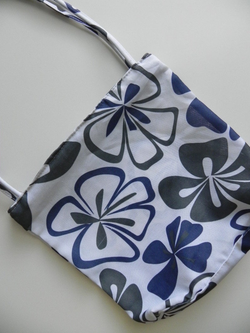 in the bag ~ white /& blue floral beach tote