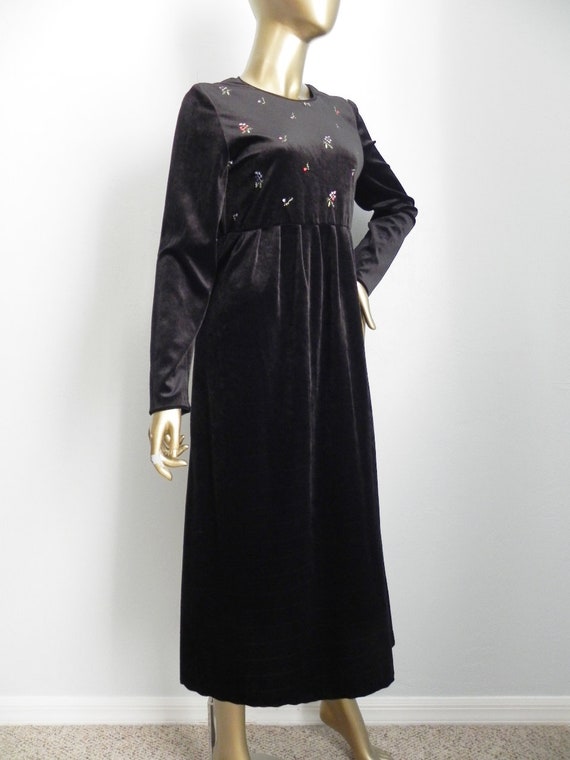 vintage black velvet dress \ embroidered flowers … - image 10