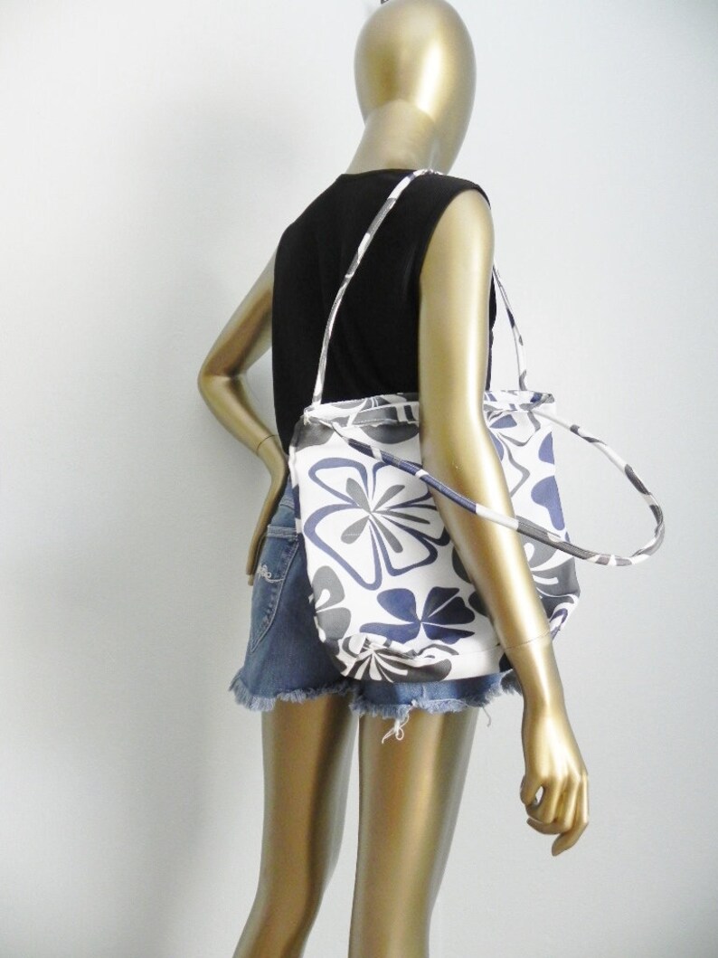 in the bag ~ white /& blue floral beach tote