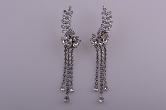 Vintage Long Tassel Clip On Earrings With White Pa