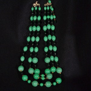 Plastic 1950&#39;s Necklace (227h)