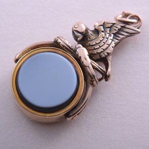 14ct Rose Gold Victorian Round Swivel With Bloodstone, White Agate And Bird (933y)