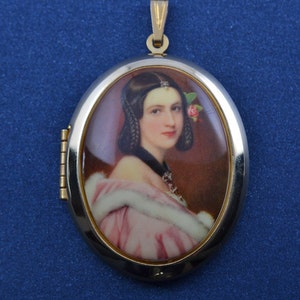 Gilt Locket (j250)