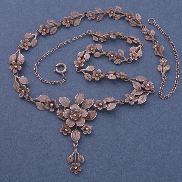 Silver Filigree Vintage Necklace (911v)