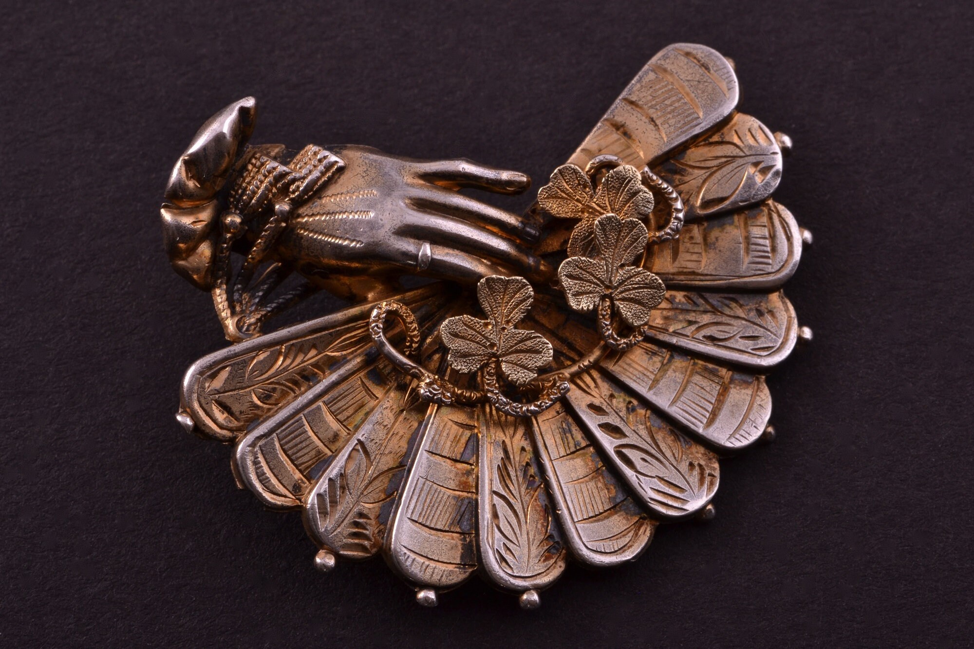 Broche Vintage Plaquée Or Jaune – Dimensions 45x25mm, Style Rétro, Parfaite Pour Une Touche D'élégance !