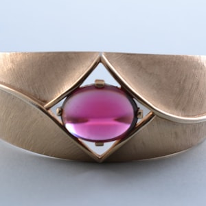 Gilt Trifari Vintage Bangle With Red Stone (245bb)