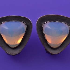 Retro Clip On Earrings With Opaline Glass (940u7)