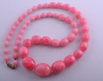 Plastic 1950's Pink Necklace (869w35)
