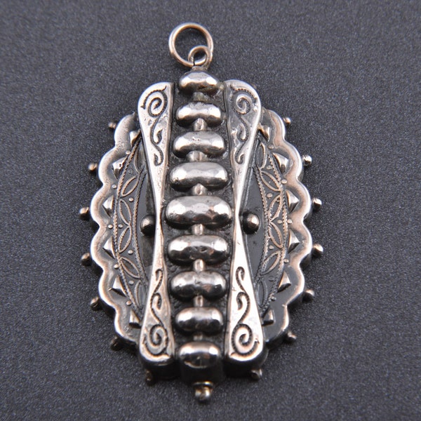 Silver Victorian Pendant (928j7)