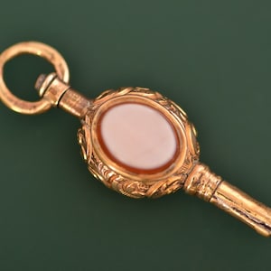 Gold Cased Victorian Watch Key With Agate And Foiled Crystal (915b)