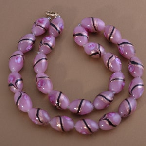 Necklace With Pink Glass Beads (848k)