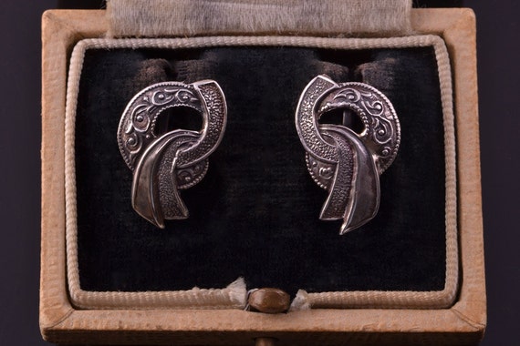 Silver 1940's Screw On Earrings (275z)