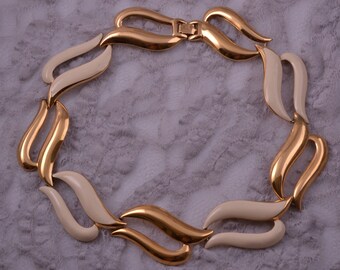 Gilt 1980's Monet Necklace (693b)