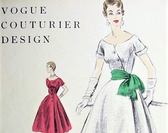 1950s VOGUE Couturier Design 800 Almost Off Shoulders Neckline Striking Diagonal Closing Bust 32 Vintage Sewing Pattern + Vogue Label FF