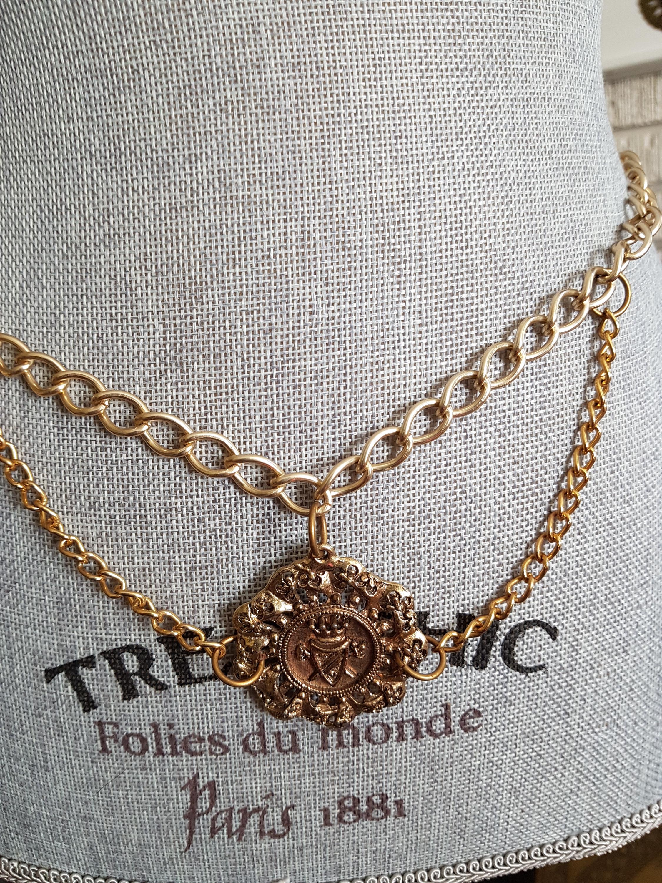CLASSY 1980s-90s Gold Metal Chain Belt, Swag Style, Heraldic 