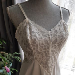LOVELY Vintage Full Slip,Double Nylon Lace, Pin Up Style, Vanity Fair, Lots of Lace, Slip Dress,Bust 34 Beautiful Lingerie, Vintage Clothing