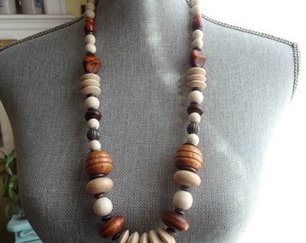 BOHO 1970s Wooden Necklace, Beautiful Assortment of Wood Beads and Metal Spacers and Beads, Retro Necklace,Collectible Mid Century Jewelry