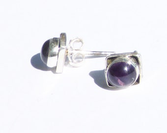 Graphische Ohrstecker, Silber, runder Amethyst